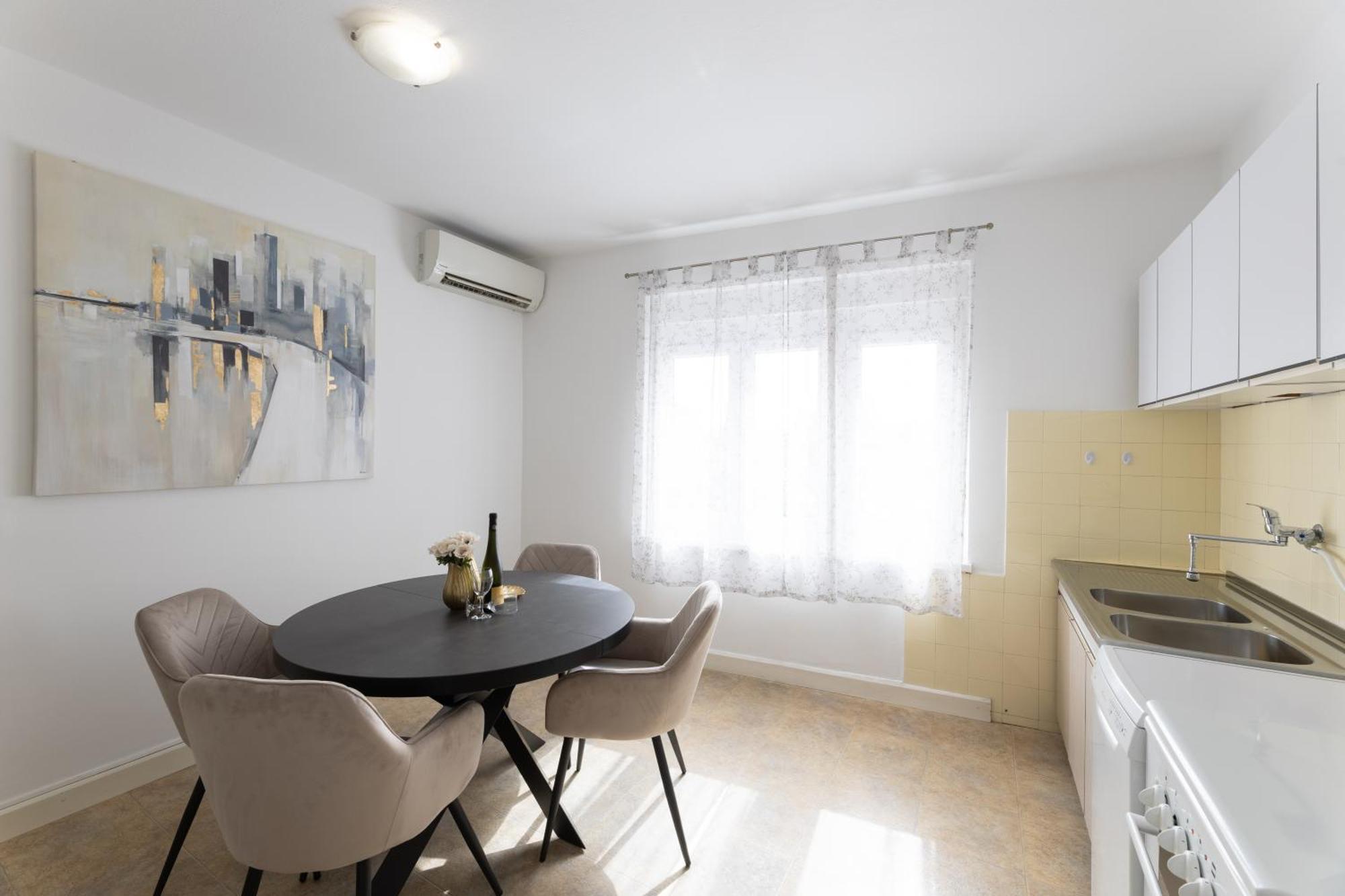 Apartment Central To Beach & Old Town Split Exterior photo