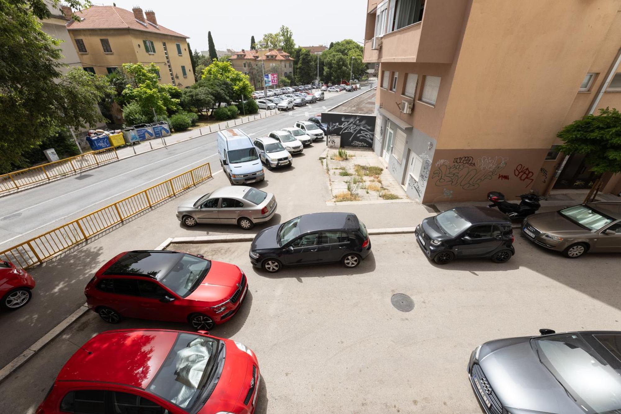 Apartment Central To Beach & Old Town Split Exterior photo